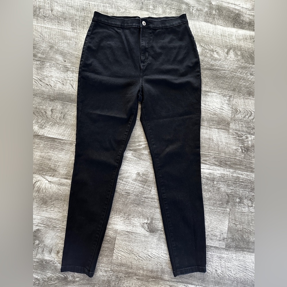 Black skinny jeans- never worn!